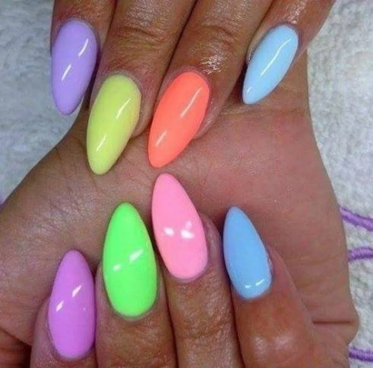 Kolorowy manicure