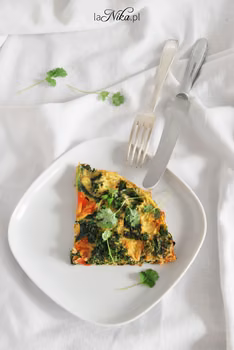 Omlet z jarmużem i papryką