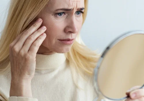 Tak reaguje ciało kobiety na brak kwasów omega-3! Problemy ze skórą mogą być frustrujące