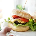 Domowy cheeseburger