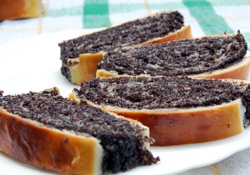 Czy makowiec można piec wcześniej? Odpowiedź może Cię zaskoczyć