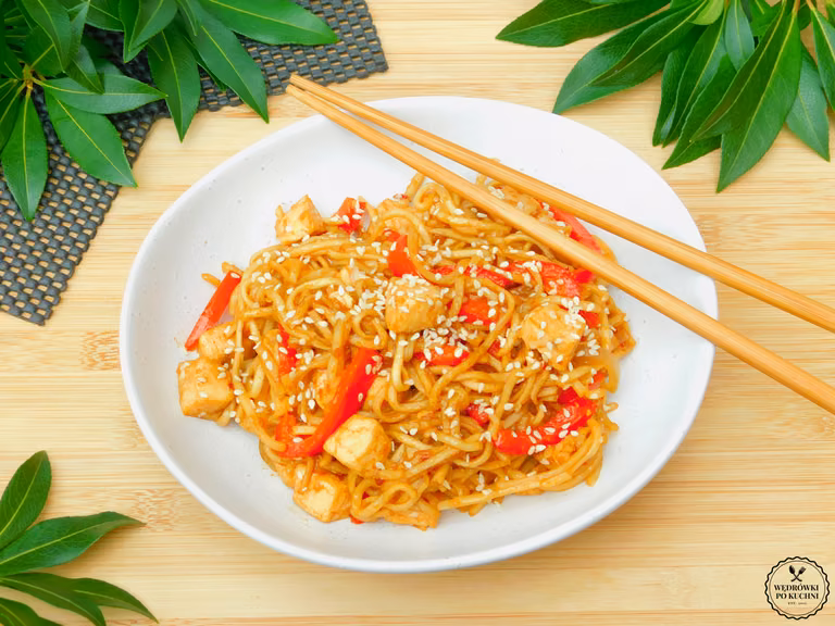 Noodle z kurczakiem teriyaki