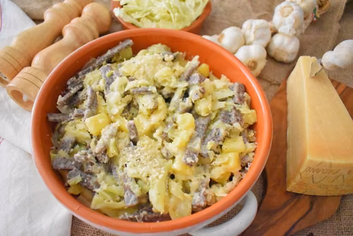 Pizzoccheri della Valtellina - rozgrzewajace danie makaronowe z ziemniakami i kapustą