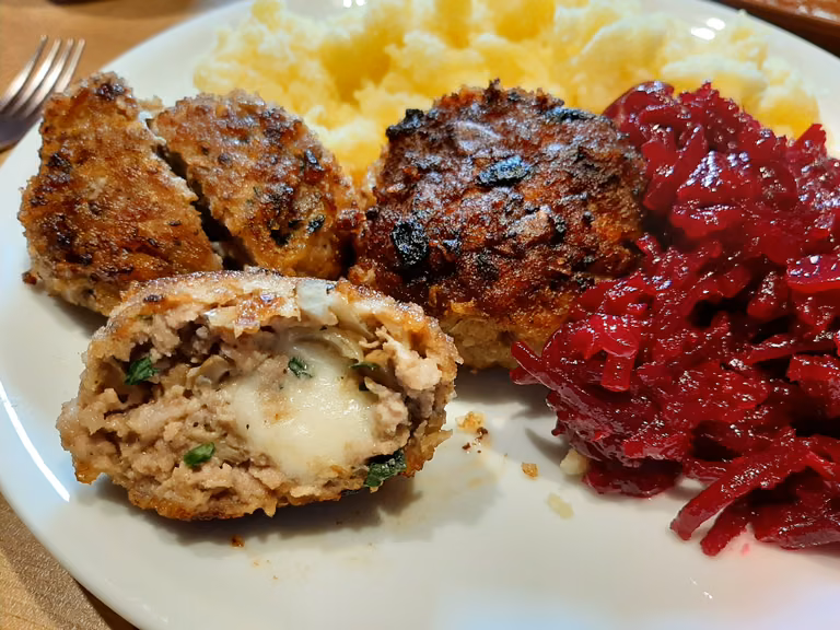 Kotlety mielone inaczej - z niespodzianką