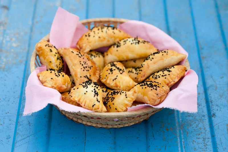 PIEROŻKI Z KASZĄ JAGLANĄ I TWAROGIEM