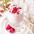 Sernikowe smoothie z malinami