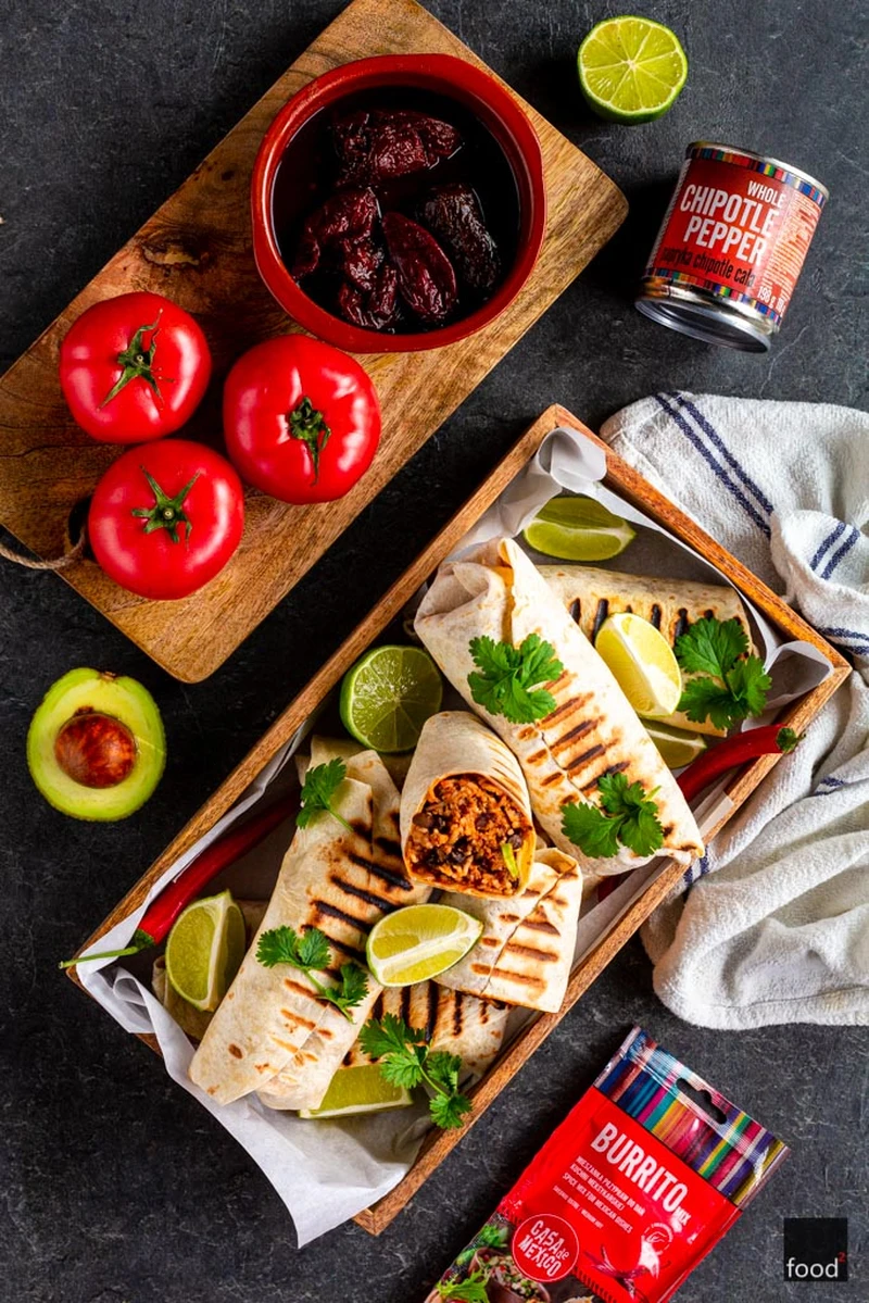Burrito z wołowiną, czarną fasolą i papryką chipotle