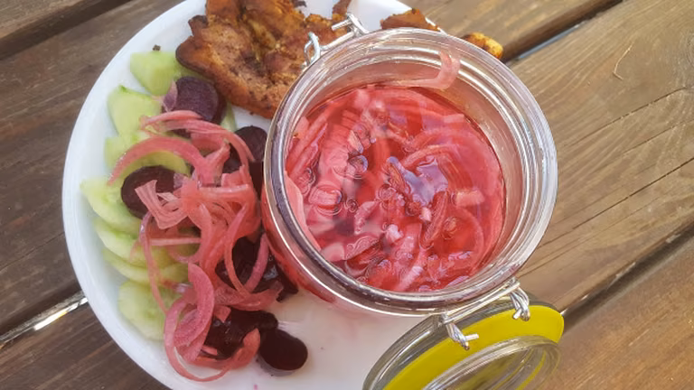 Piklowana czerwona cebulka