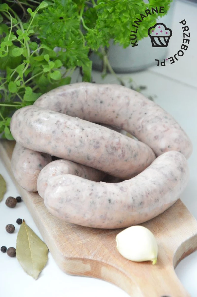 Jak gotować białą kiełbasę? Ile minut?