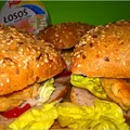 Zdrowe burgery rybne (z kotletem z łososia)
