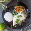 Burrito z mięsem mielonym i fasolą czerwoną