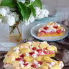 Tarta cytrynowa z rabarbarem i truskawkami w bezie