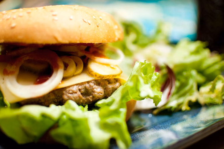 Domowy hamburger z wołowiną