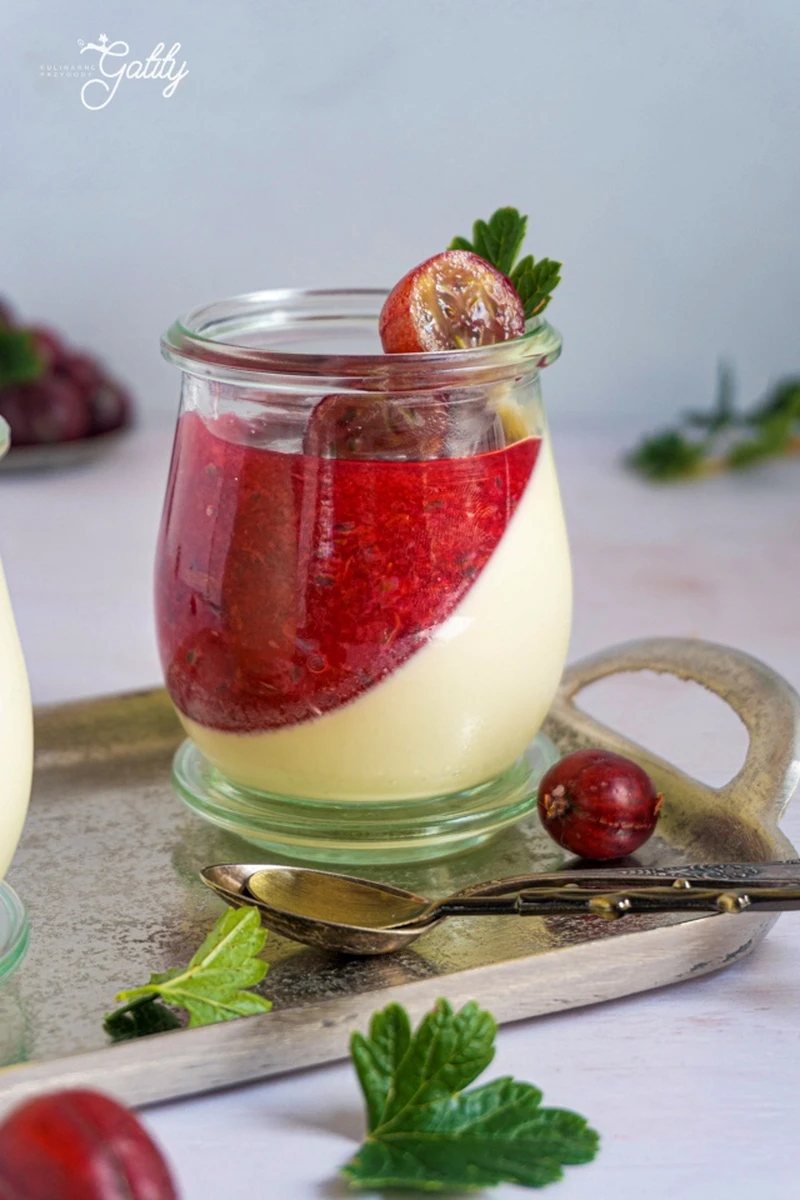 Panna cotta z agrestem