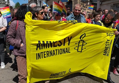 Dzień Amnesty International: Historia, Misja i Wpływ na Prawa Człowieka