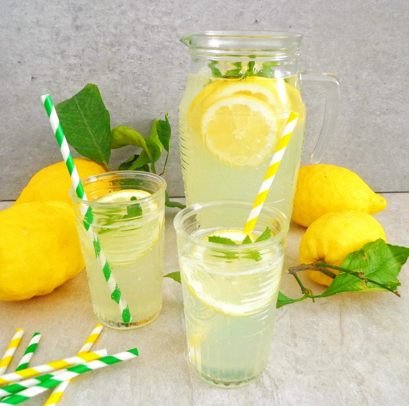 Lemoniada z cytryny i limonki