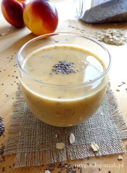Smoothie z nektarynek, mleka owsianego i chia