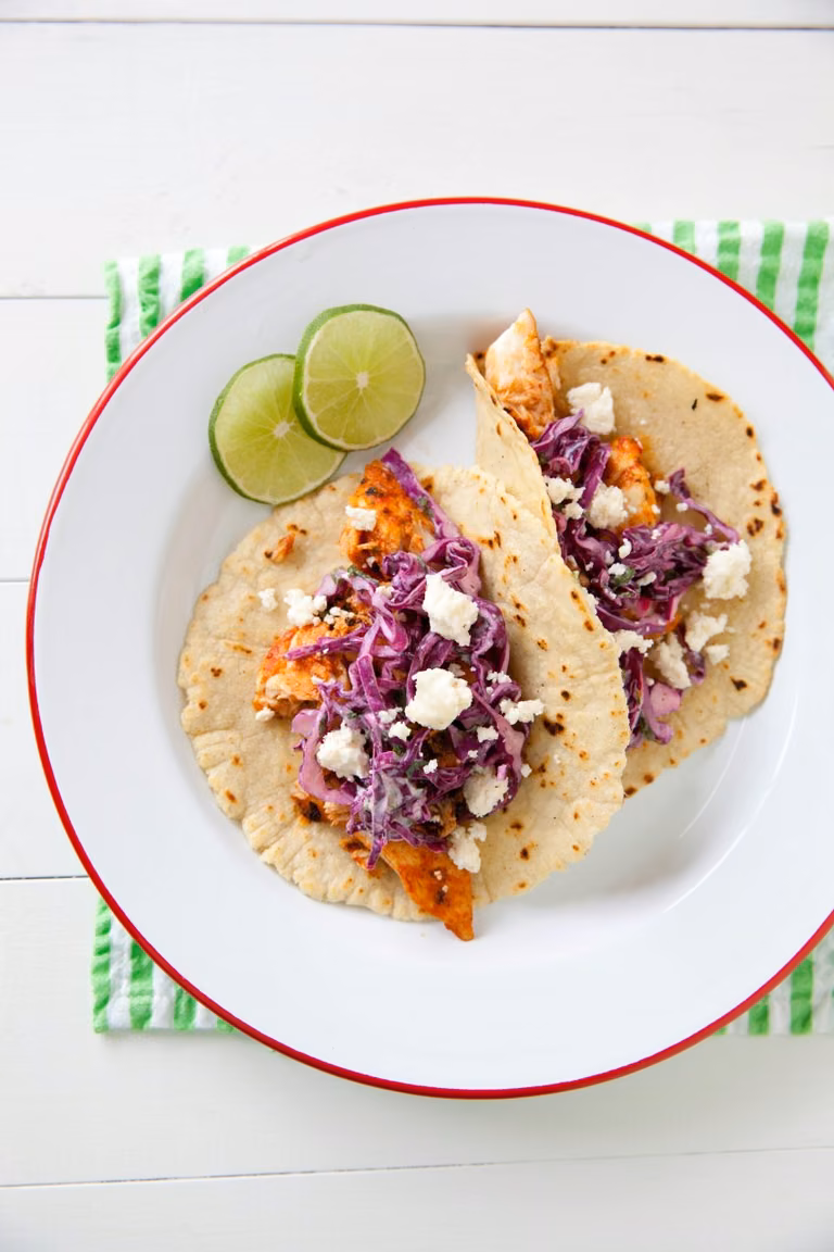 TACOS Z RYBĄ I CZERWONĄ KAPUSTĄ