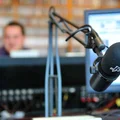 Dziennikarze zastąpieni przez sztuczną inteligencję?! Kontrowersyjny eksperyment stacji radiowej!