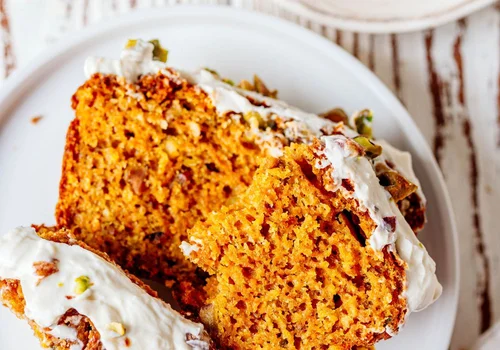 Ciasto marchewkowe z pistacjami