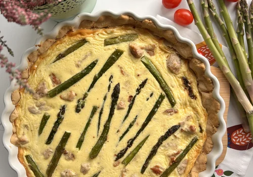 Tarta ze szparagami i indykiem