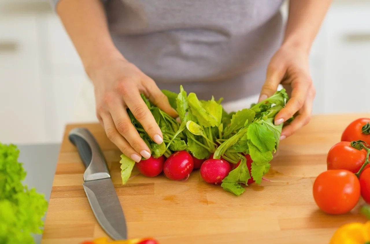 Większość ludzi źle je rzodkiewkę! Oto błąd, przez który traci smak i wartości odżywcze!