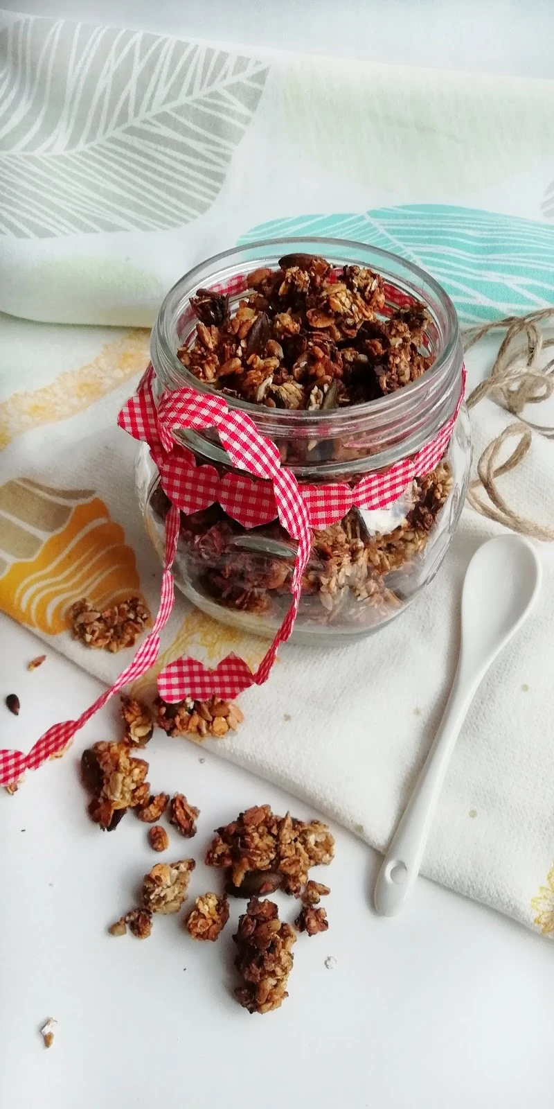 DOMOWA CHRUPIĄCA GRANOLA BEZ ZBĘDNEGO CUKRU