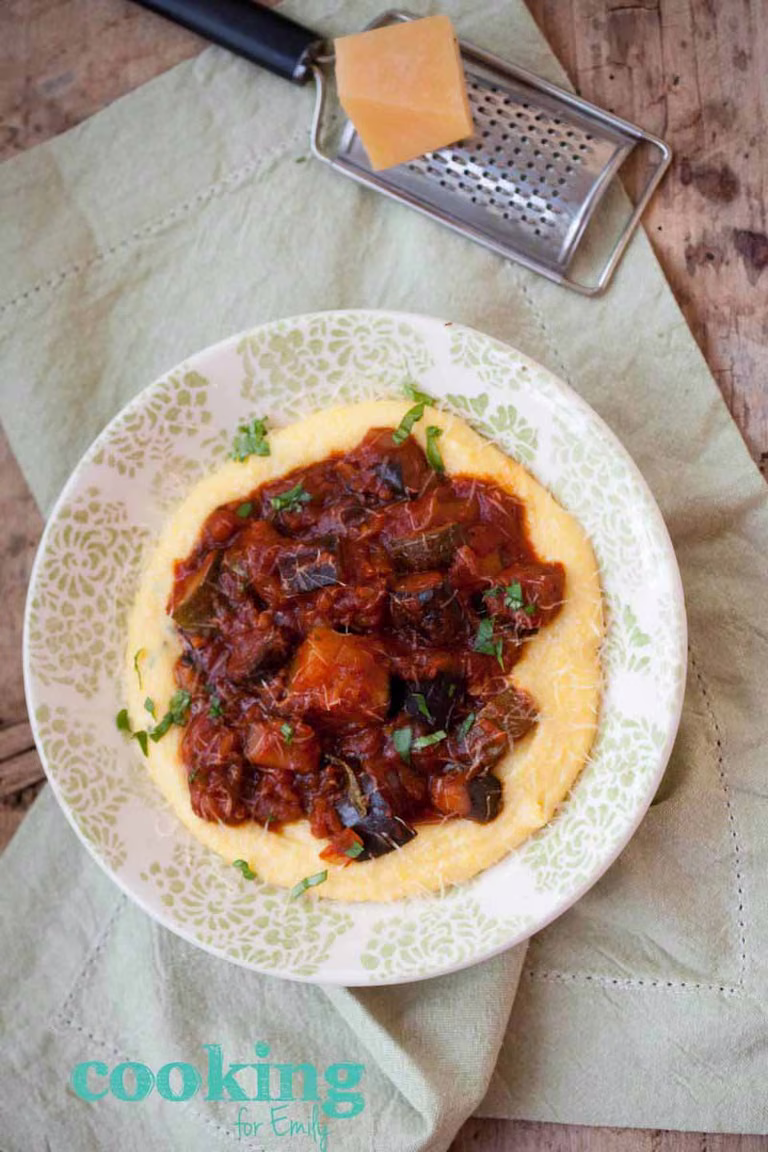 KREMOWA, SEROWA POLENTA Z RATATOUILLE