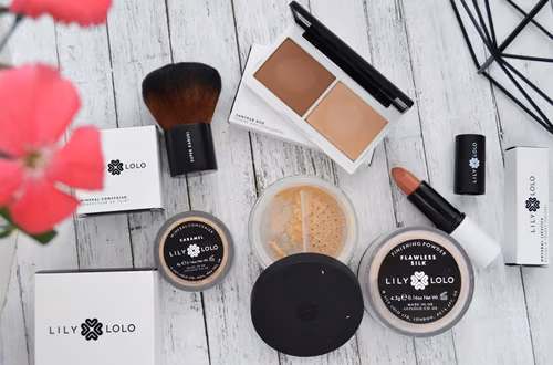 Lily lolo - Podkład, puder i korektor mineralny oraz pędzel Super Kabuki / Costasy