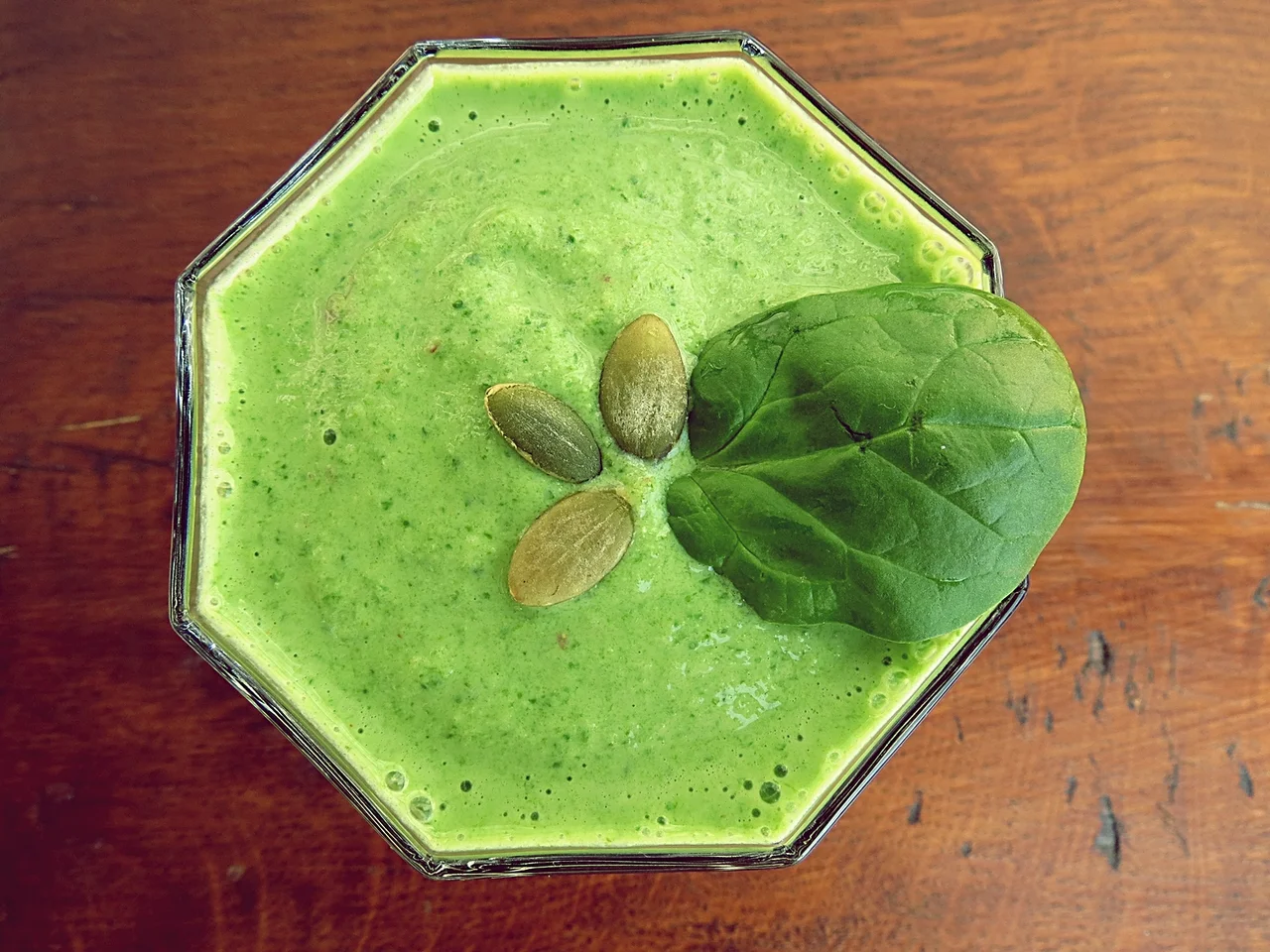 Green smoothie, czyli oczyszczający koktajl ze szpinakiem