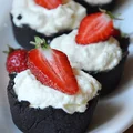 Babeczki Oreo z białą czekoladą i truskawkami – bez pieczenia - SŁODKI HIT! <3