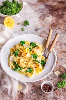 Pappardelle z jarmużem w sosie maślano-cytrynowym