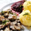 Wątróbki drobiowe z pieczarkami w sosie śmietanowym
