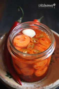 Kiszone marchewki z wędzoną papryką i chili