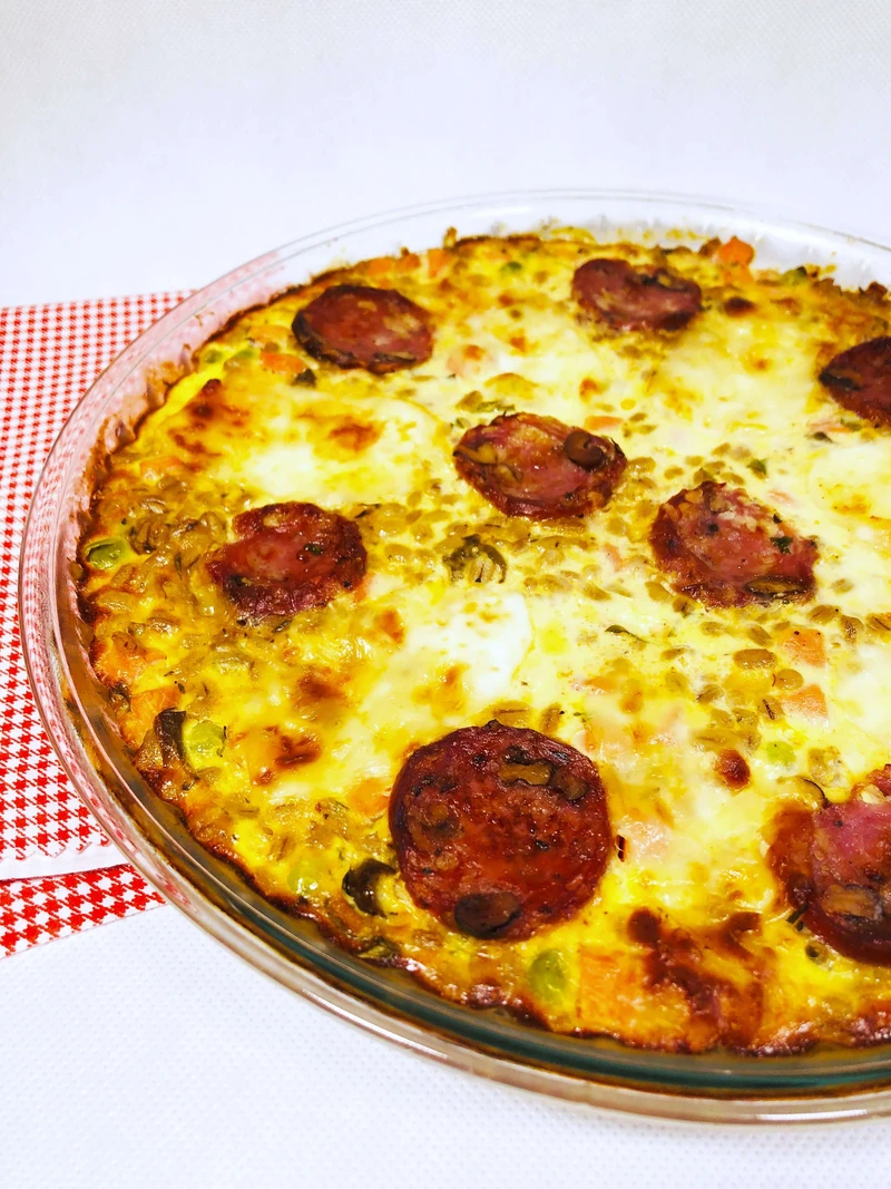 WTOREK: FRITTATA Z PĘCZAKU, HALOUMI I SALAMI
