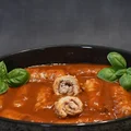 Roladki z salami w aromatycznym sosie