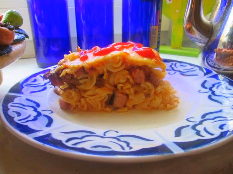 Zapiekanka makaronowa z szynką