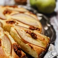 Szybkie i łatwe ciasto z gruszką i orzechami