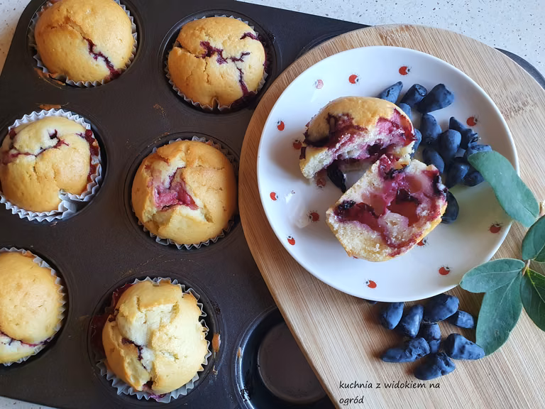 Błyskawiczne muffinki z jagodą kamczacką.