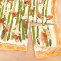 Wytrawna tarta ze szparagami i prosciutto