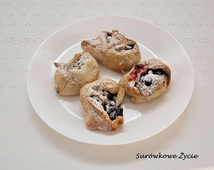 Drożdżówki z borówkami