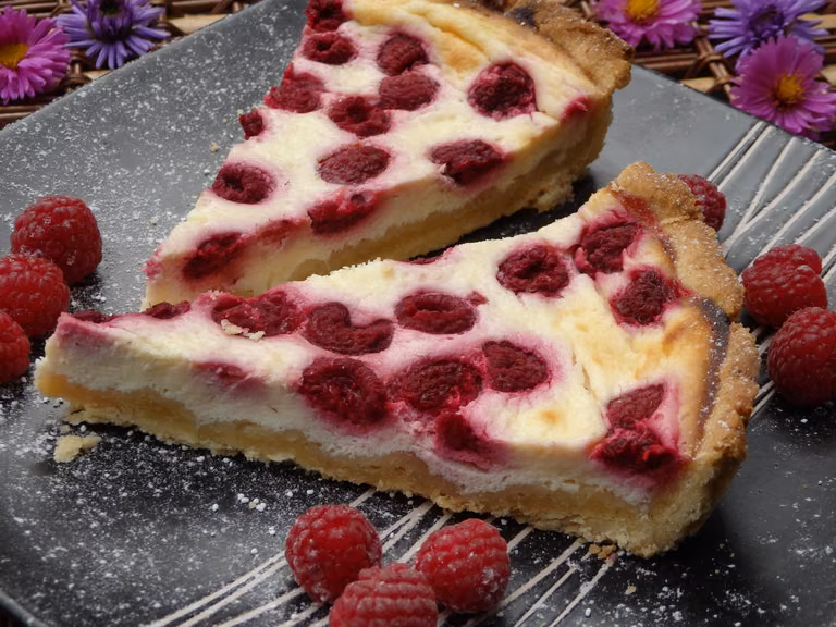 Tarta serowa z malinami