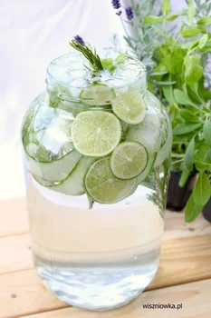 Napój na upały i..płaski brzuch. Letni detox.
