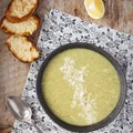 Zupa brokułowa z serem cheddar