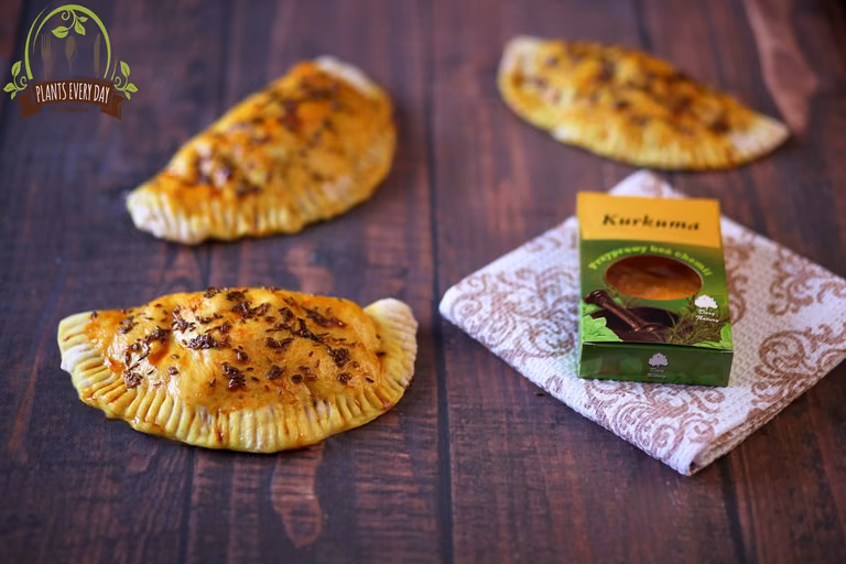 Pieróg drożdżowy z kapustą kiszoną,pieczarkami i tofu