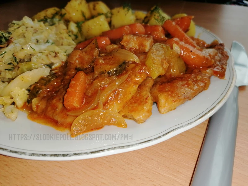 Schab w cebulowym gulaszu