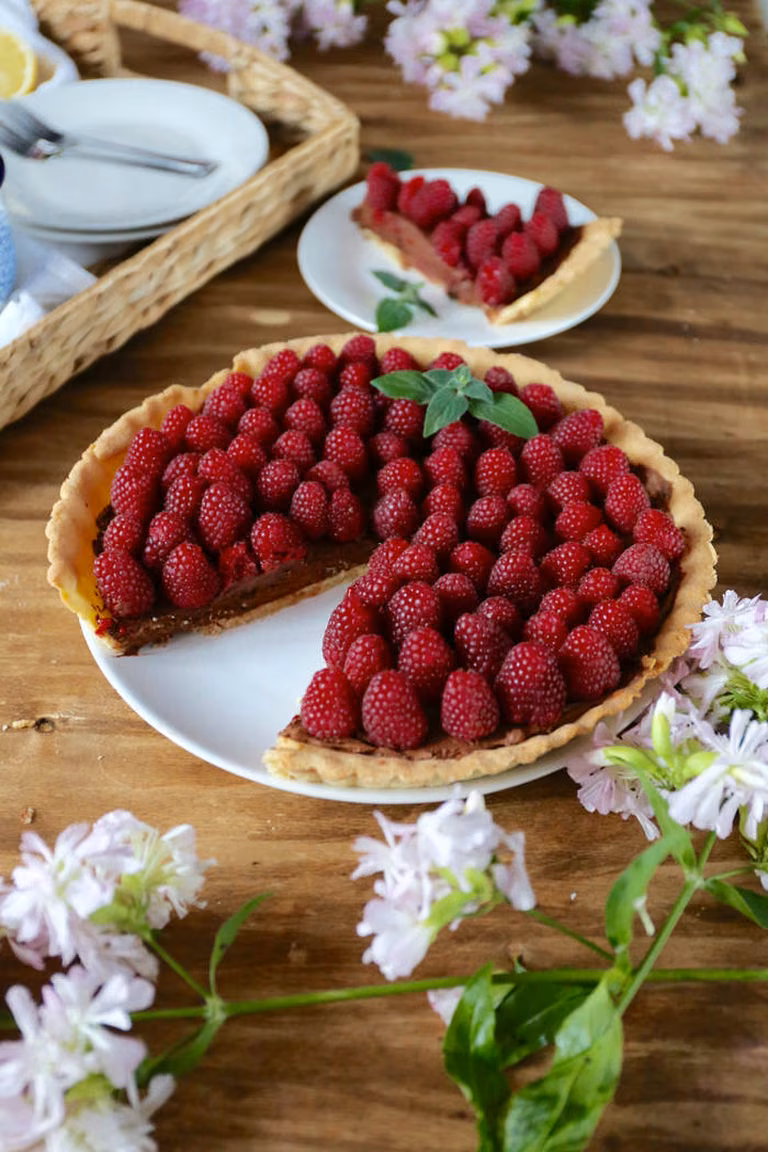 Tarta czekoladowa z malinami
