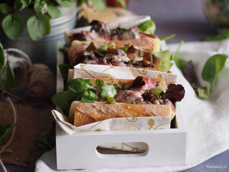 Kanapka ze stekiem, balsamicznymi grzybami