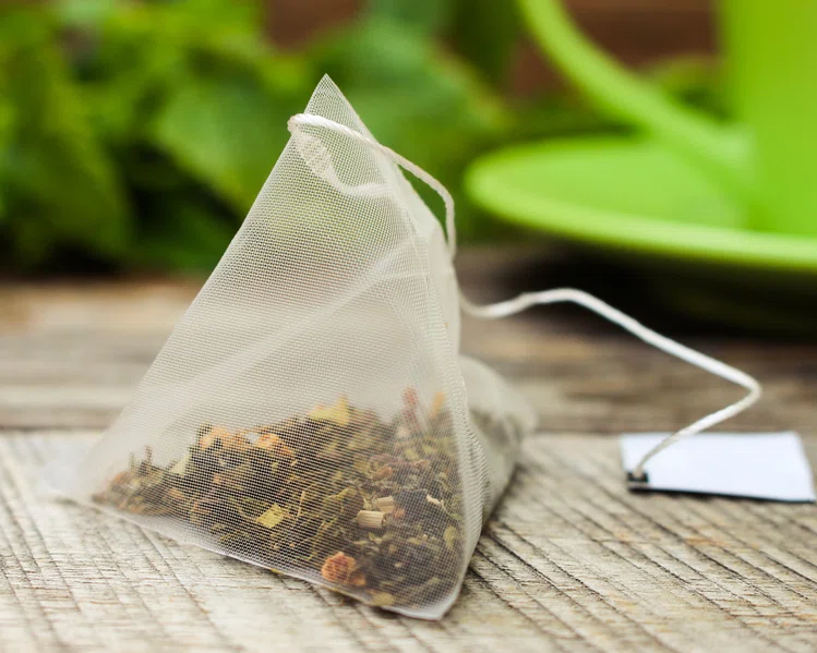 Photo Vous jetez des sachets de thé usagés ?  C'est une erreur!  Découvrez 8 façons de les utiliser.  #2
