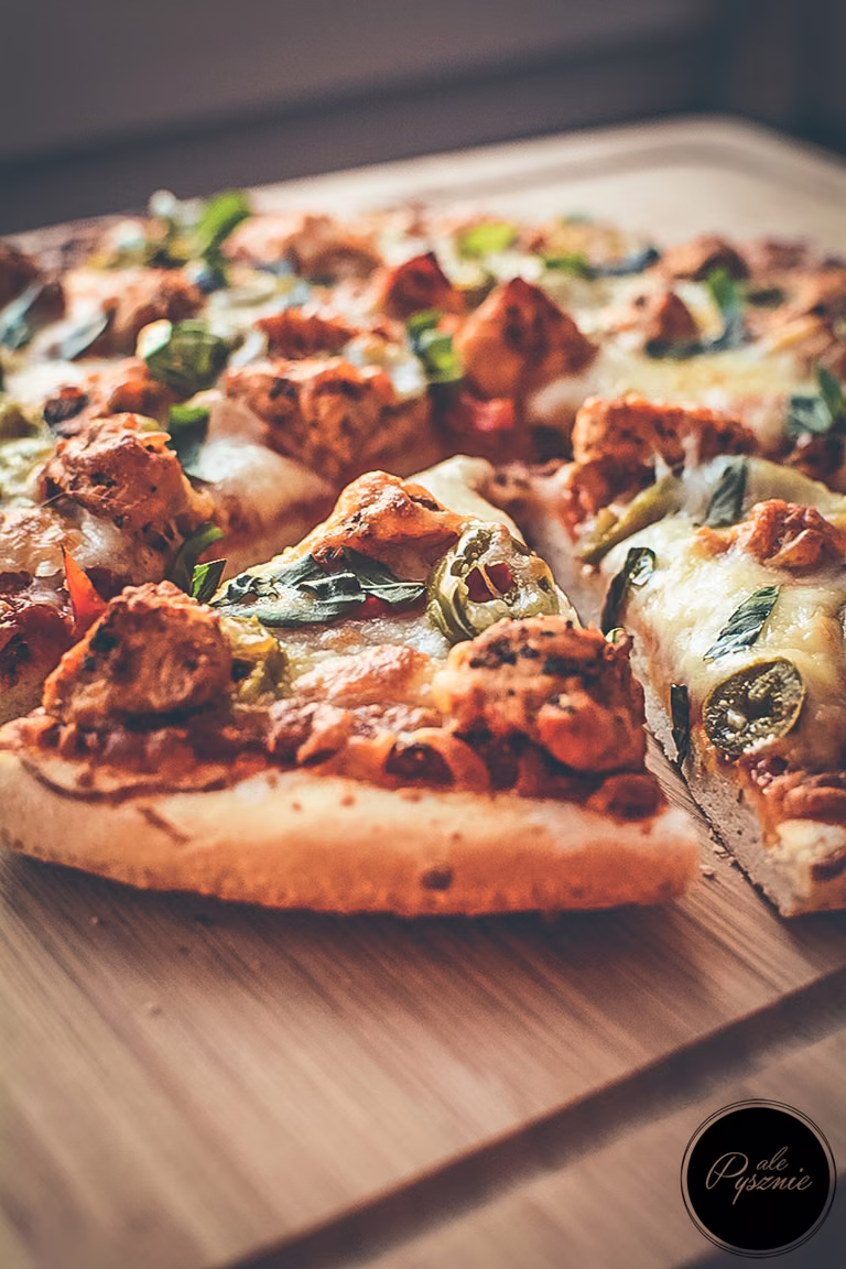Pizza z kurczakiem i jalapeno
